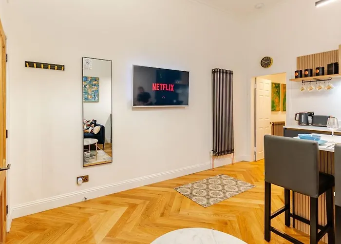Cosy City Apartment, Free Street Parking
