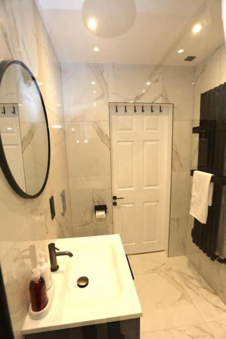 Appartement Cosy Apartment, Free Street Parking *
